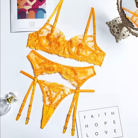 Lingerie set - Picture 1 of 4